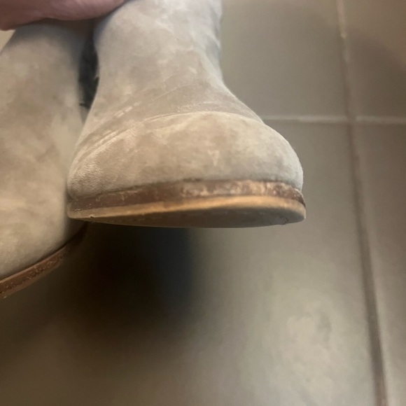 SUEDE VINCE CAMUTO Prestetta Bootie Foxy True Leather Taupe Back Zip SZ 8.5 EUC - Picture 14 of 14